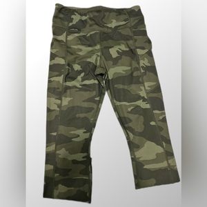 Athleta contender camo 7/8 leggings 💚🤎